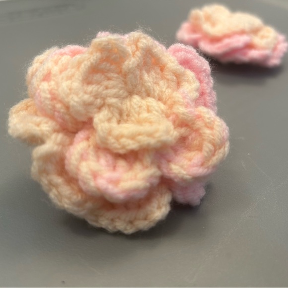 3 Beautiful handmade crochet hairpins - Picture 2 of 8